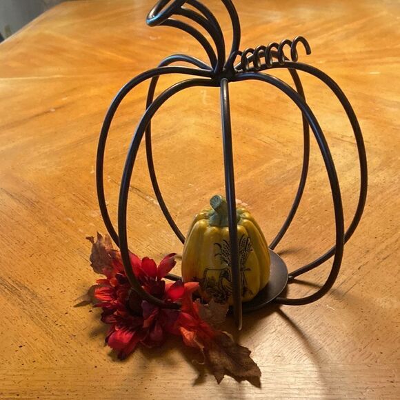 Thanksgiving/Fall  Centerpiece‎ - Picture 7 of 12
